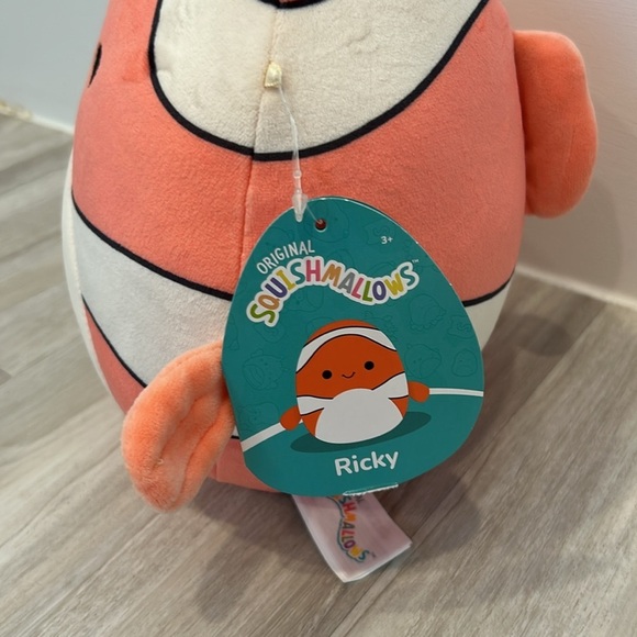Squishmallows Ricky the clown fish 8” - Picture 3 of 3
